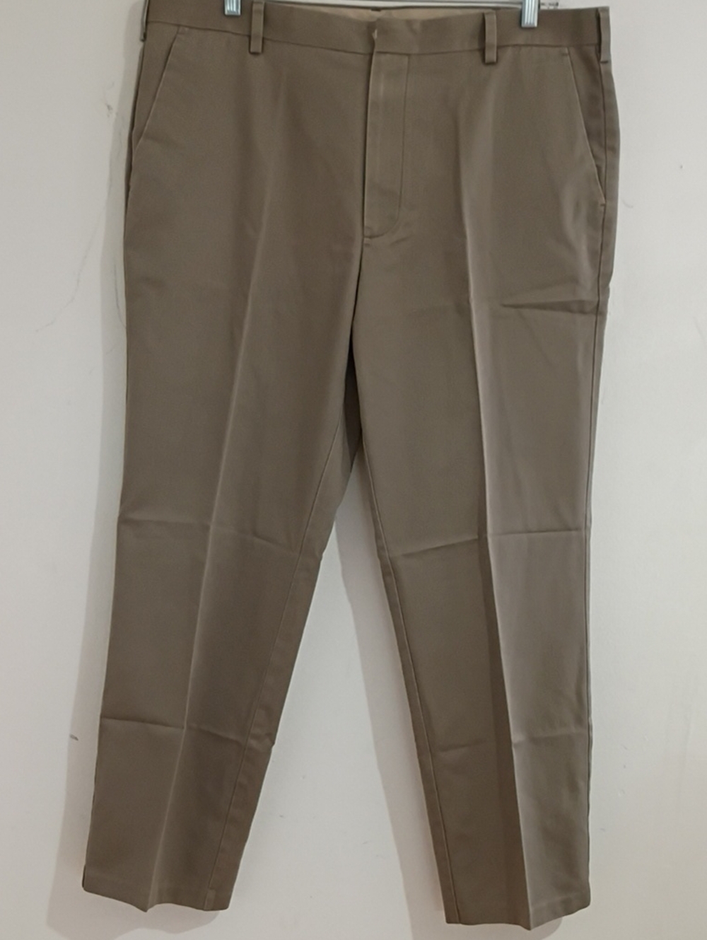 Dockers Men's Chinos in Khaki Tan